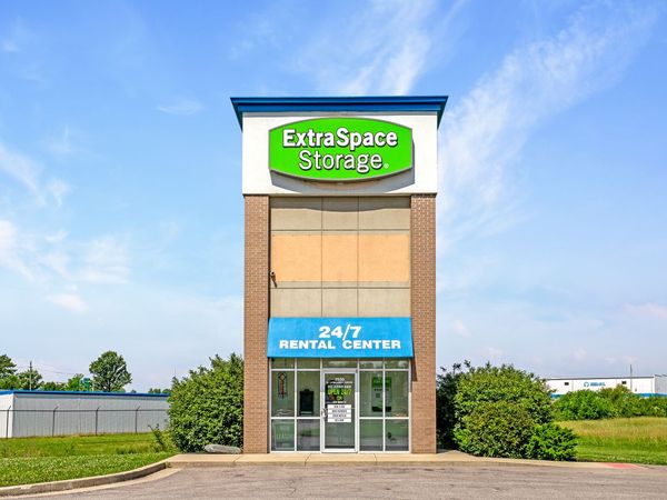 Extra Space Storage facility at 2950 S Lynhurst Dr - Indianapolis, IN
