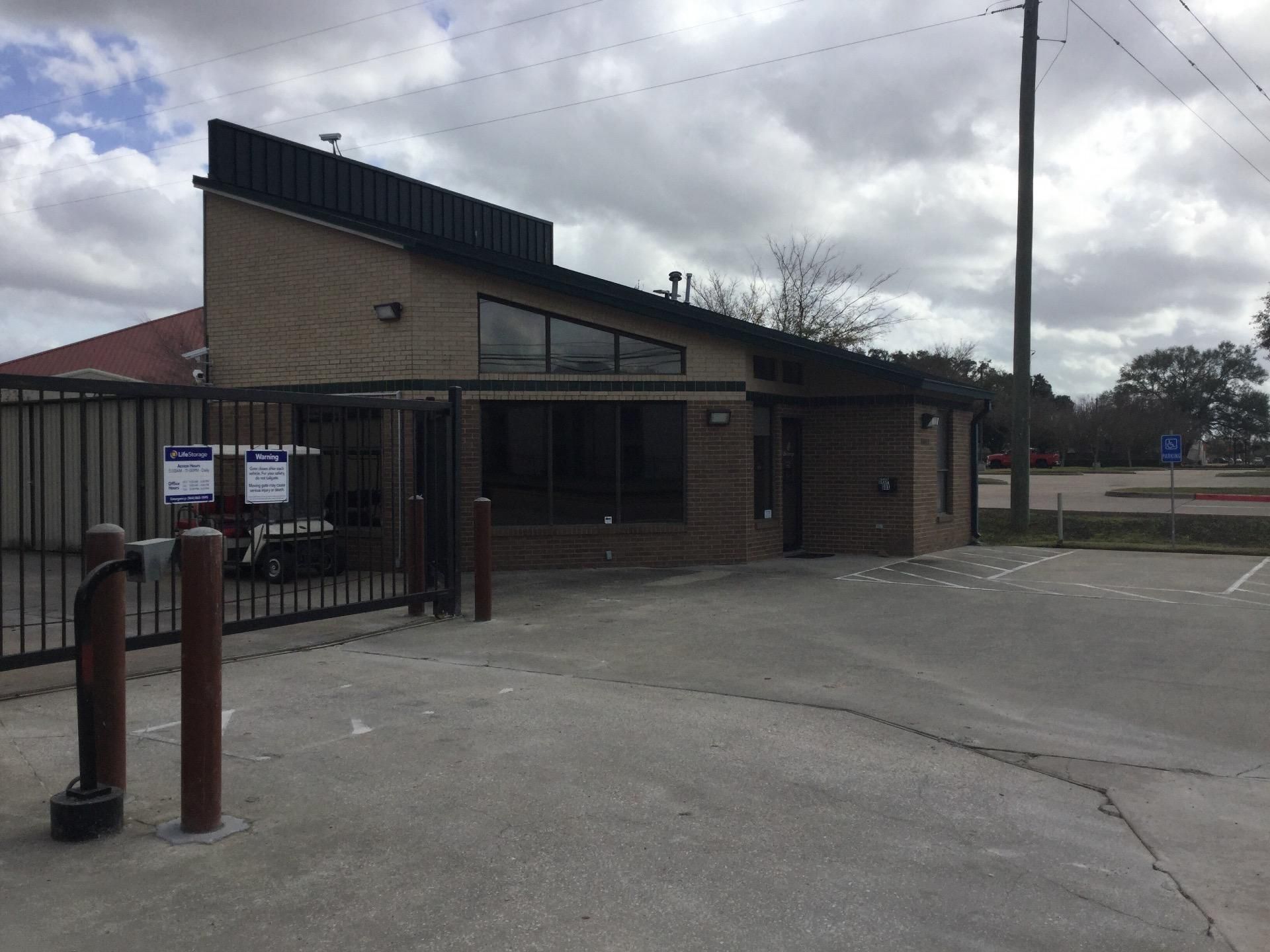 Extra Space Storage  8902 Jones Rd in Houston, TX