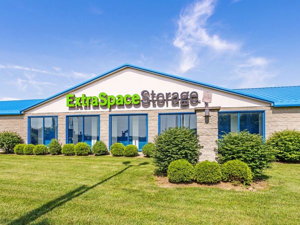 Extra Space Storage facility at 4822 Mann Rd - Indianapolis, IN