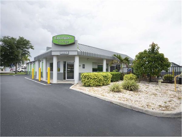 Extra Space Storage facility at 4173 Clark Rd - Sarasota, FL