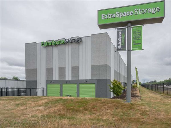 Extra Space Storage facility at 2909 SE 67th Ave - Beaverton, OR