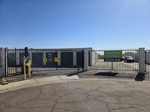 Extra Space Storage facility at 10515 N 98th Ave - Peoria, AZ