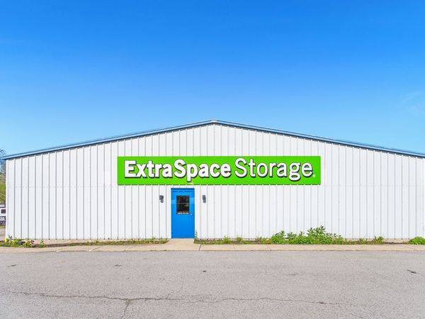Extra Space Storage facility at 999 Riverside Dr - Sidney, OH