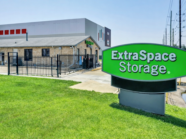 Extra Space Storage facility at 7151 E 86th St - Indianapolis, IN