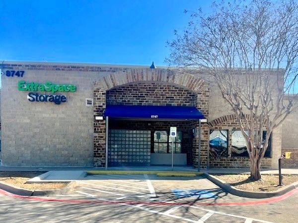 Extra Space Storage facility at 8747 Stockard Dr - Frisco, TX