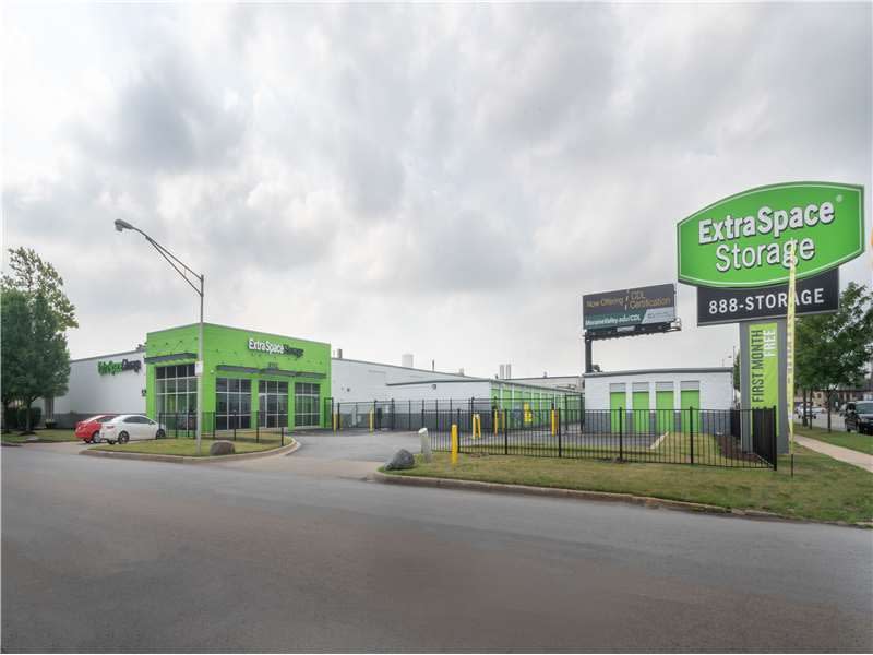 Storage Units in Chicago, IL at 7131 W 60th St | Extra Space Storage