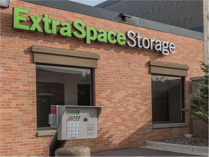 Extra Space Storage  5305 Parkdale Dr in Minneapolis, MN