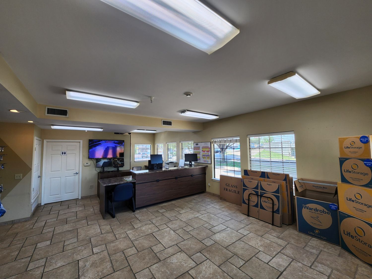 Extra Space Storage  8555 Manderville Ln in Dallas, TX