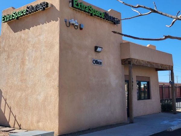 Extra Space Storage facility at 1901 8th St NW - Albuquerque, NM
