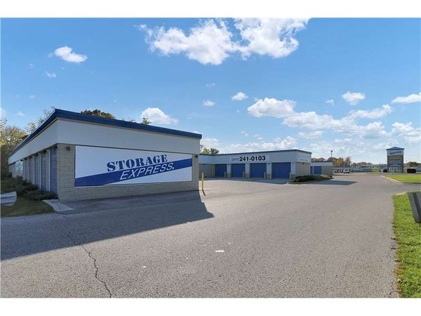 Extra Space Storage facility at 2950 S Lynhurst Dr - Indianapolis, IN