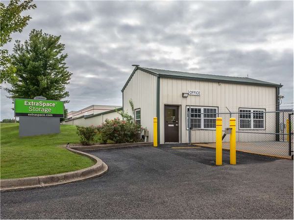 Extra Space Storage facility at 11440 Blankenbaker Access Dr - Louisville, KY