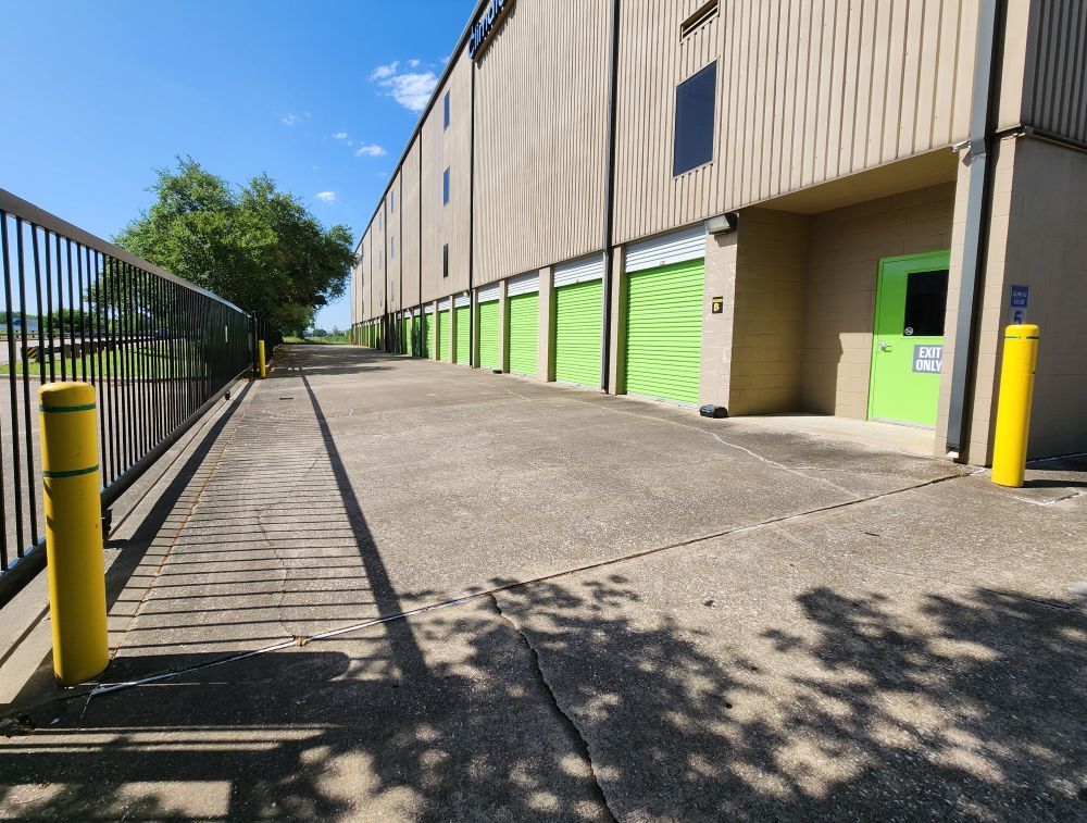 Extra Space Storage  7835 W Sam Houston Pkwy N in Houston, TX