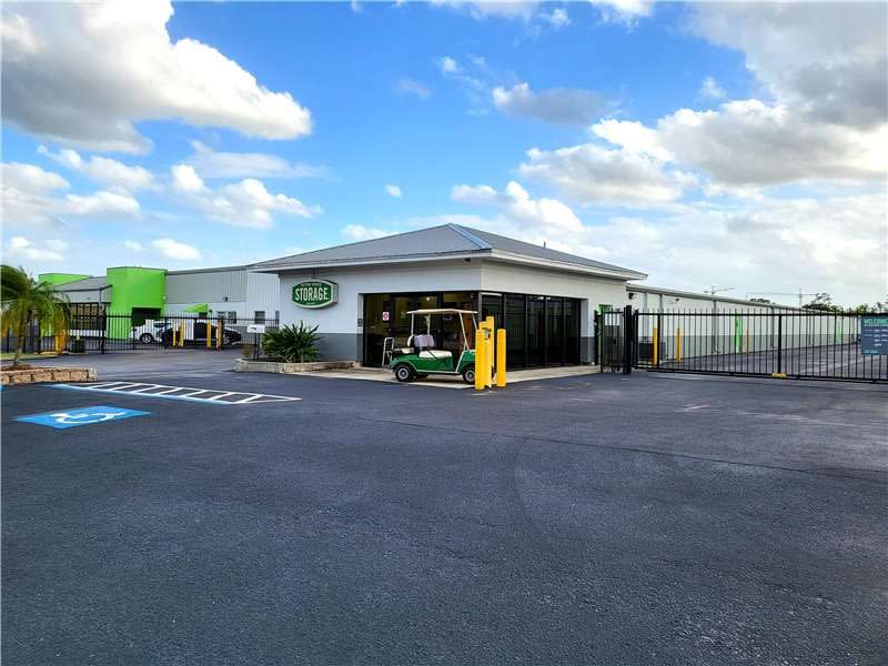 Storage Units in Punta Gorda, FL at 23215 Harborview Rd | Extra Space ...