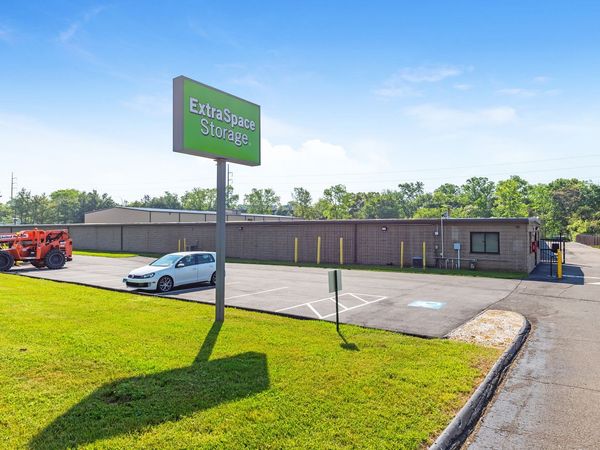 Extra Space Storage facility at 30 Stillman Rd - North Haven, CT