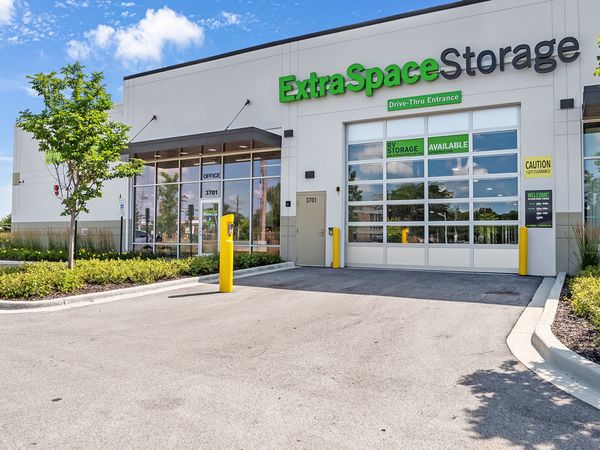 Extra Space Storage facility at 3701 W Lake Ave - Glenview, IL