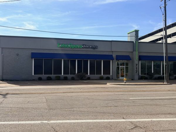 Extra Space Storage facility at 717 S Good Latimer Expy - Dallas, TX