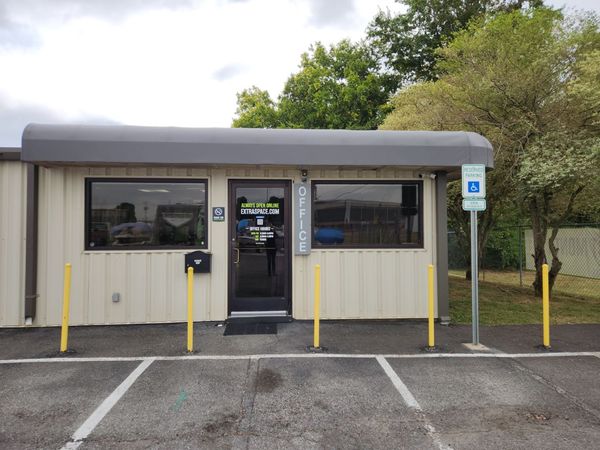 Extra Space Storage facility at 123 Davis St - Portland, TN