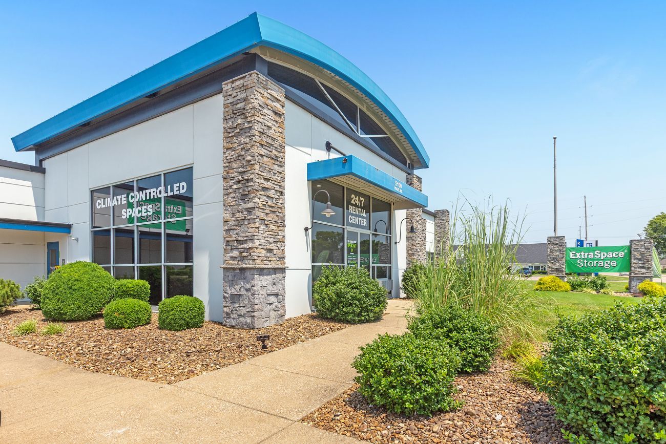 Parking Lot & Self Storage Unit in Evansville, IN 5100 Vogel Rd, Evansville, Indiana 47715