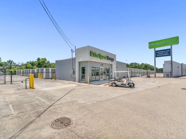 Extra Space Storage facility at 2820 Virginia Cir - Denton, TX