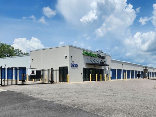 Extra Space Storage facility at 3210 Leeman Ferry Rd SW - Huntsville, AL