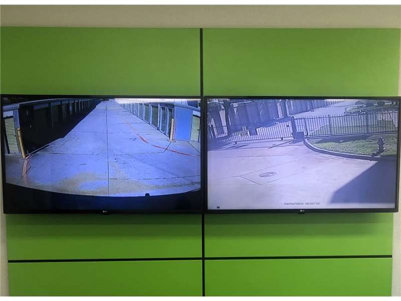 Extra Space Storage  19383 Preston Rd in Dallas, TX