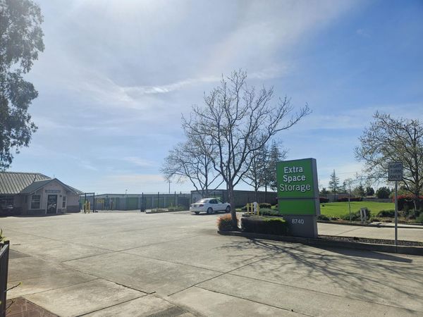 Extra Space Storage facility at 8740 Calvine Rd - Sacramento, CA