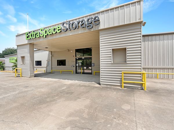 Extra Space Storage facility at 6970 College St - Beaumont, TX
