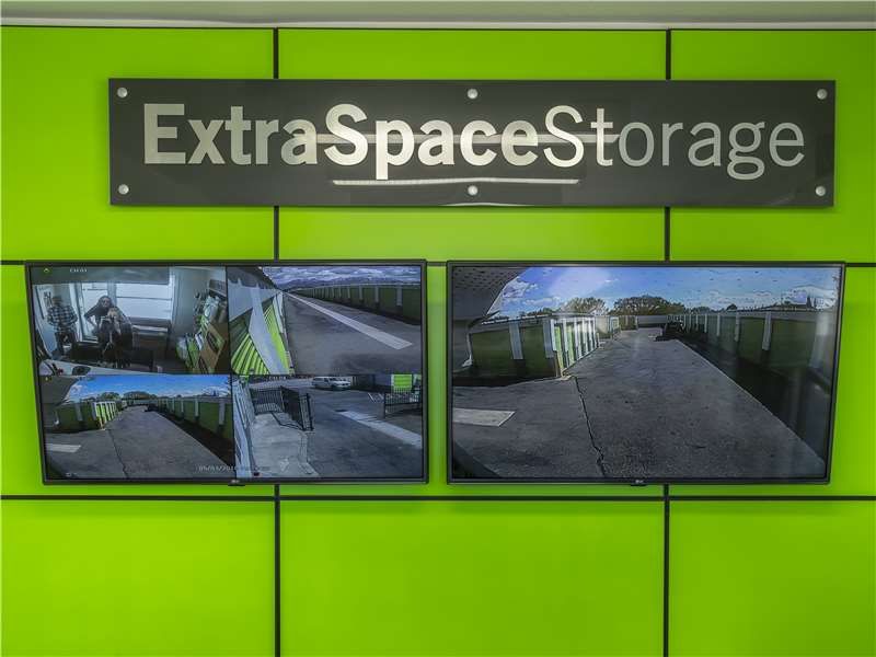 Extra Space Storage  7210 S Redwood Rd in West Jordan, UT