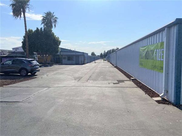 Extra Space Storage facility at 6089 N Winton Way - Winton, CA