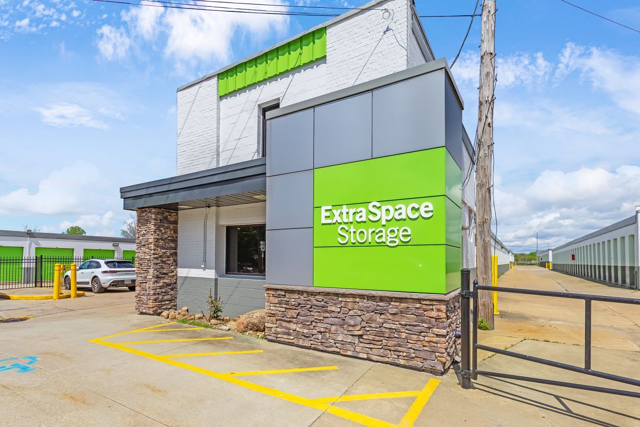 Extra Space Storage in Bedford, OH 1455 Broadway Ave