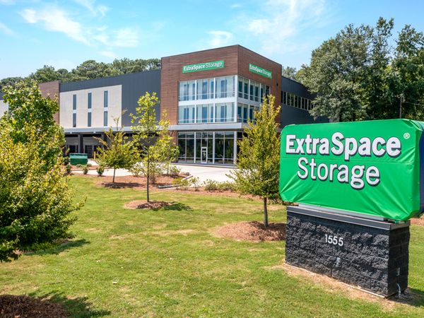 Extra Space Storage facility at 1555 Memorial Dr SE - Atlanta, GA