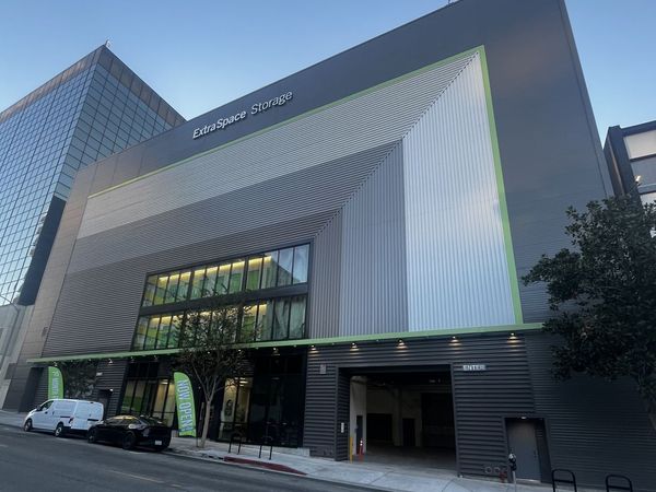 Extra Space Storage facility at 627 S Catalina St - Los Angeles, CA