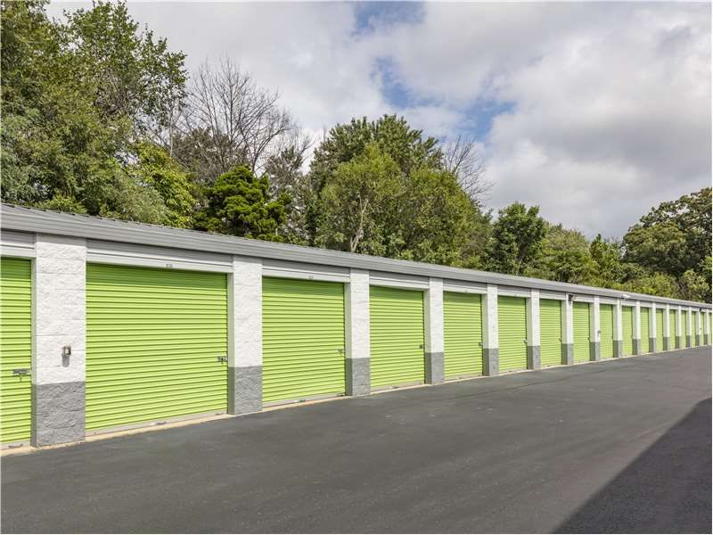 Extra Space Storage  2700 Whitney Pl in District Heights, MD