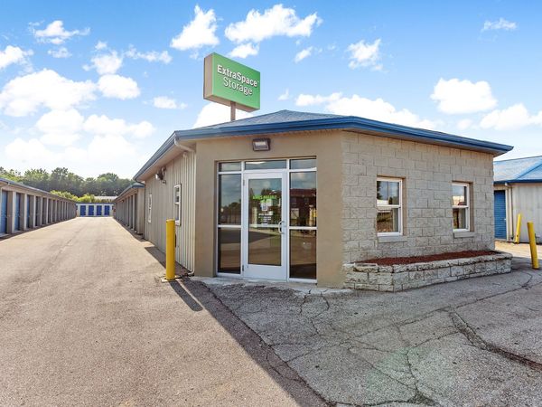 Extra Space Storage facility at 11770 N Hartman Dr - Edinburgh, IN