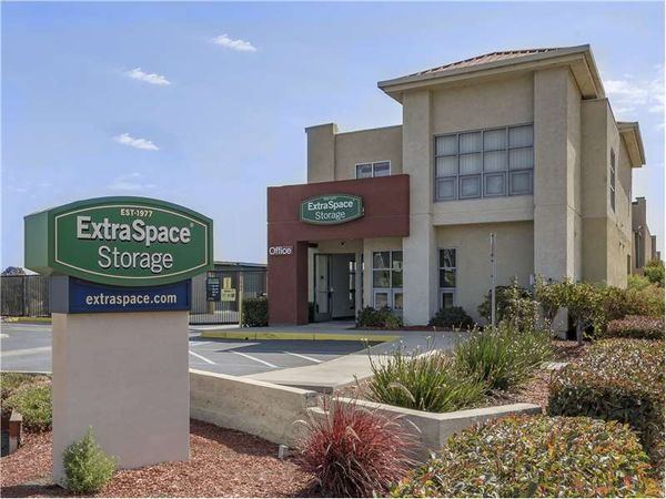 Extra Space Storage facility at 1520 Willow Rd - Menlo Park, CA