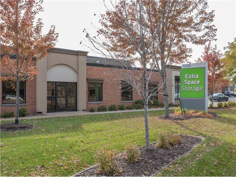 Extra Space Storage  5305 Parkdale Dr in Minneapolis, MN