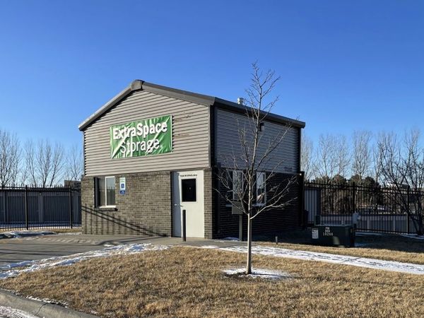 Extra Space Storage facility at 7110 N 154th Ave - Omaha, NE