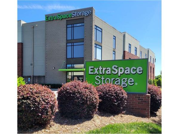 Extra Space Storage facility at 14124 Boren St - Huntersville, NC