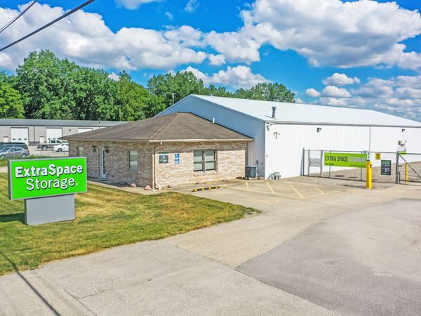 Extra Space Storage facility at 205 E Chestnut St - Bondville, IL