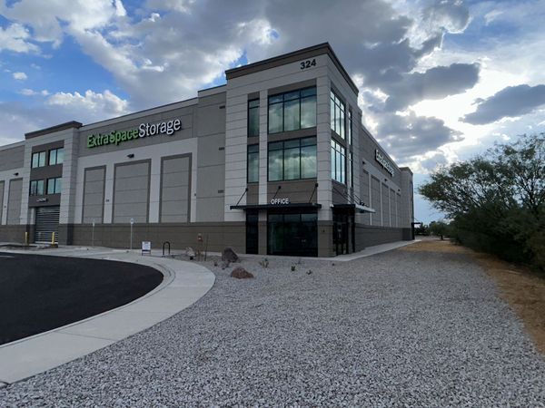 Extra Space Storage facility at 324 S Wilmot Rd - Tucson, AZ