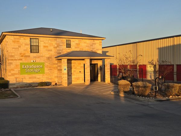 Extra Space Storage facility at 13601 Dessau Rd - Pflugerville, TX