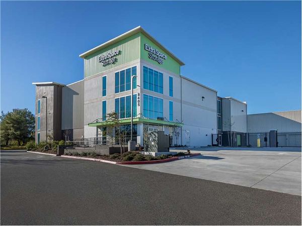 Extra Space Storage facility at 8405 Washington Blvd - Roseville, CA