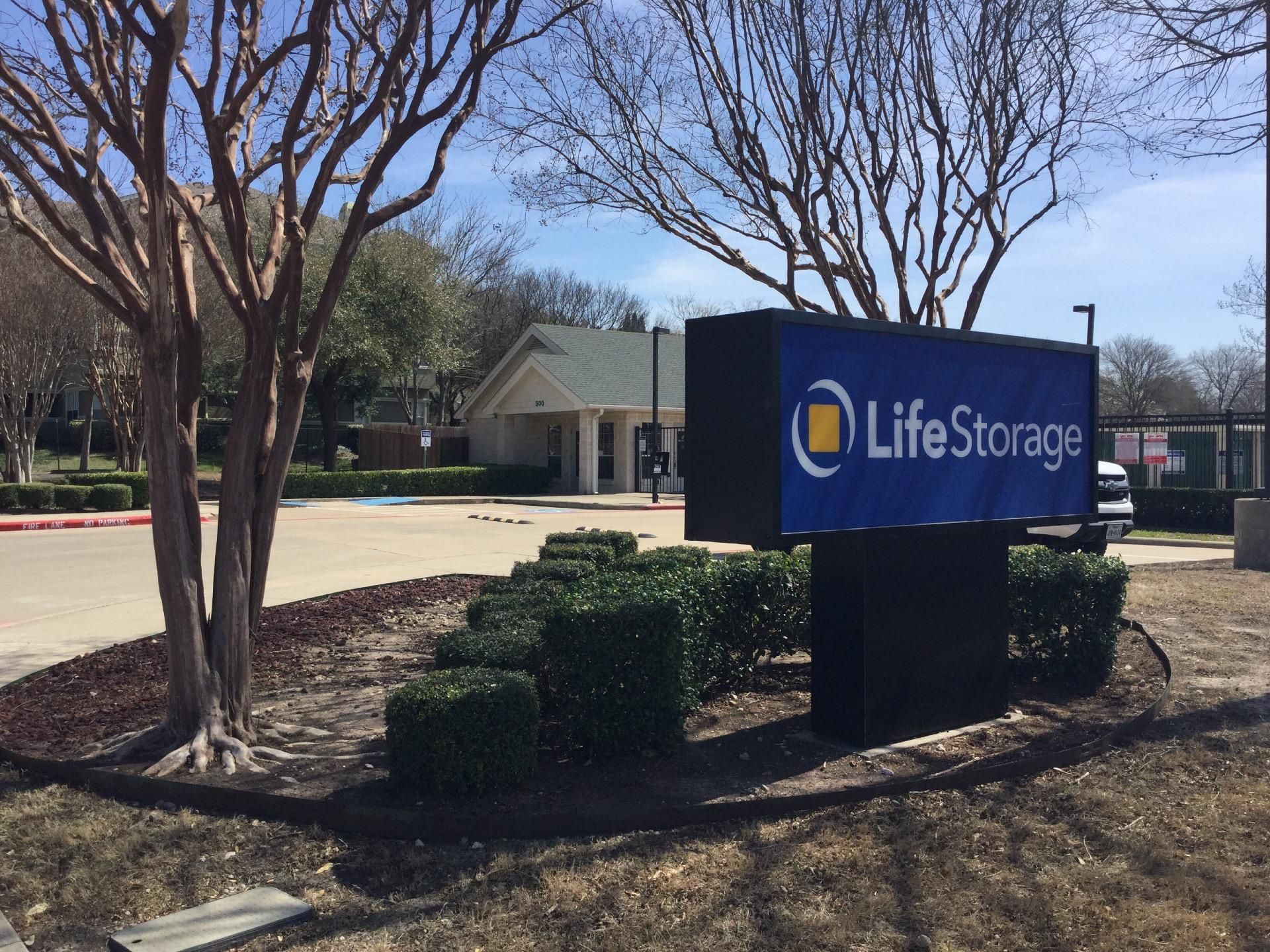 Extra Space Storage  500 Buckingham Rd in Richardson, TX