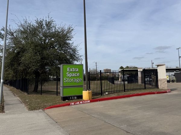Extra Space Storage facility at 1770 E T C Jester Blvd - Houston, TX
