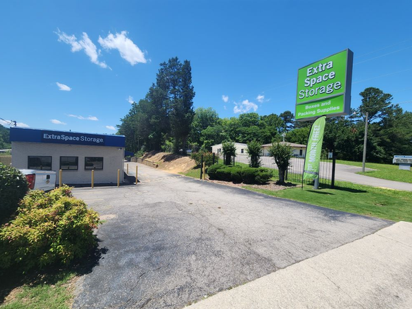 Extra Space Storage facility at 2630 Center Point Pkwy - Birmingham, AL