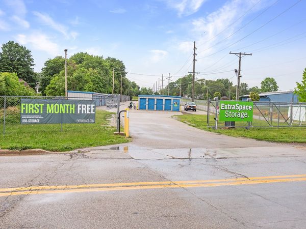 Extra Space Storage facility at 711 Indianapolis St - Bloomington, IL
