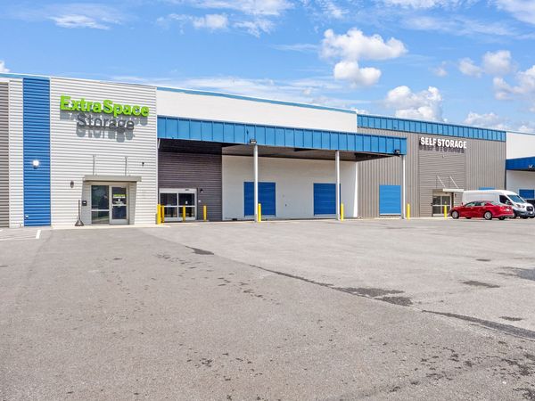 Extra Space Storage facility at 2695 Old Washington Rd - Waldorf, MD