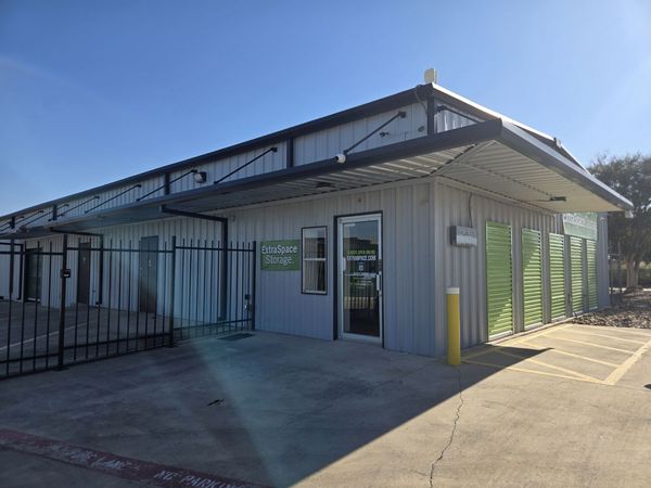 Extra Space Storage facility at 8874 FM 1976 - Converse, TX