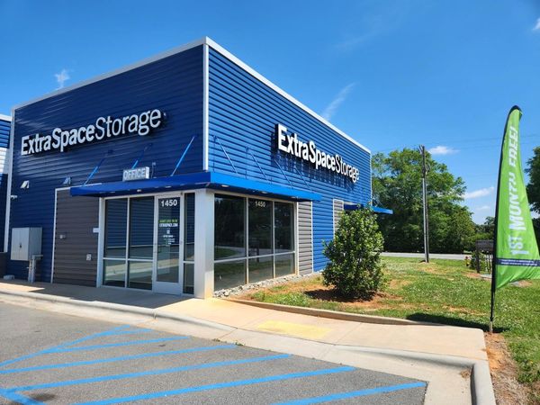 Extra Space Storage facility at 1450 E Sunrise Ave - Thomasville, NC
