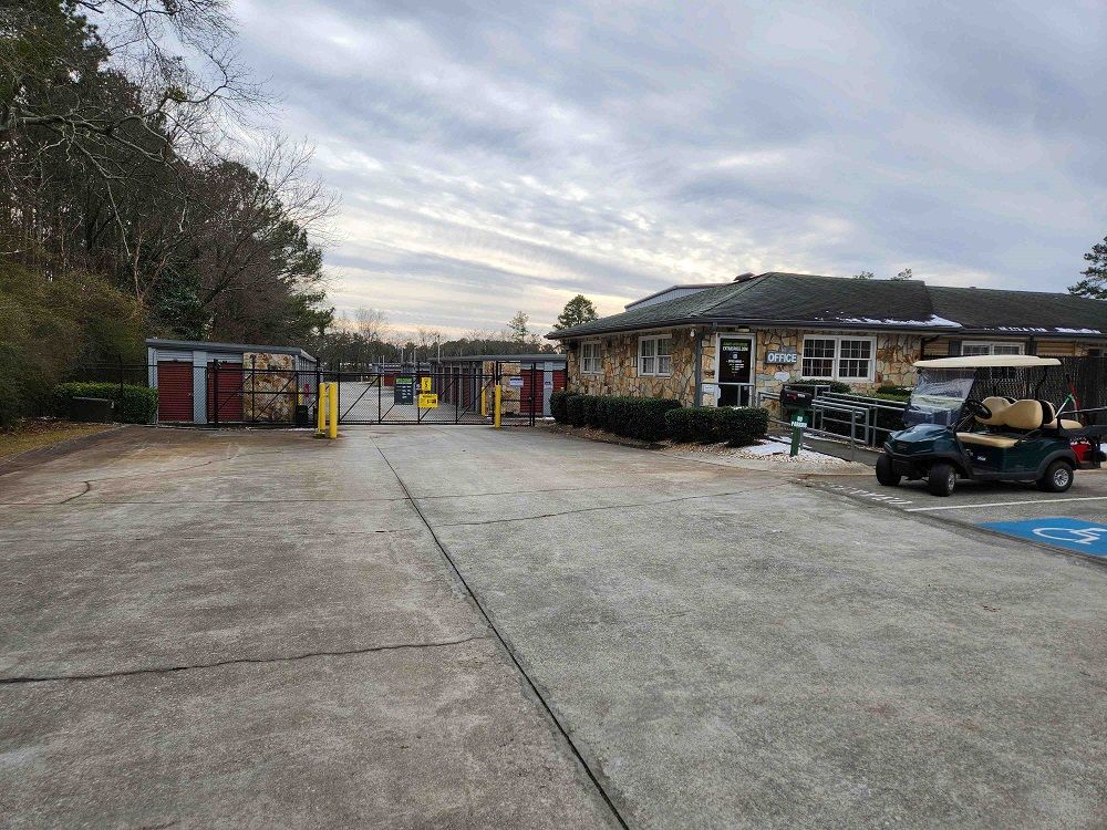 20×10 Parking Lot in Decatur, GA